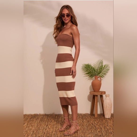 Le Lis Wine & Taupe Strapless Bodycon Dress With Back Slit- Cocktail - Picture 8 of 12